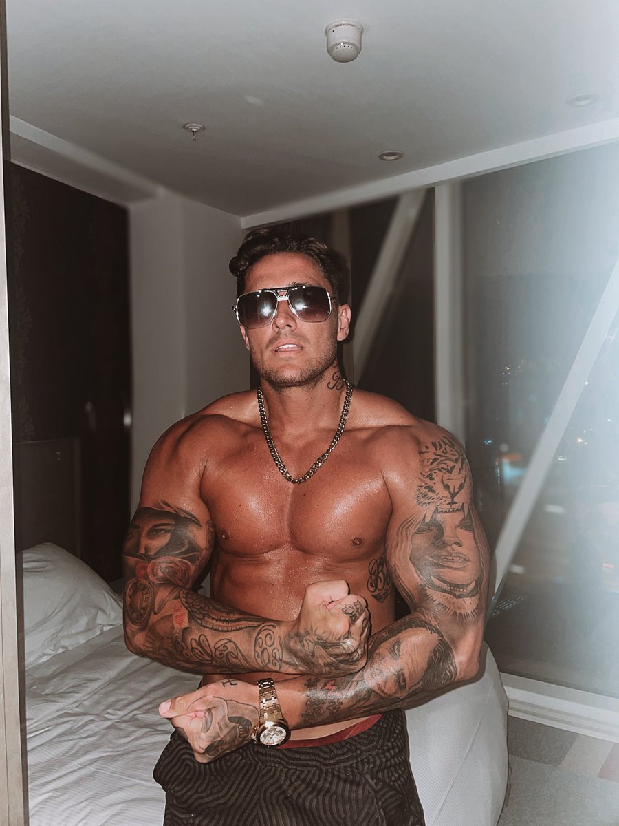 <b>Stephen Bear Bares All On Twitter</b>