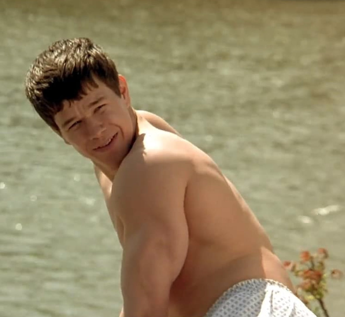 <b>Mark Wahlberg keeps giant bulge</b>