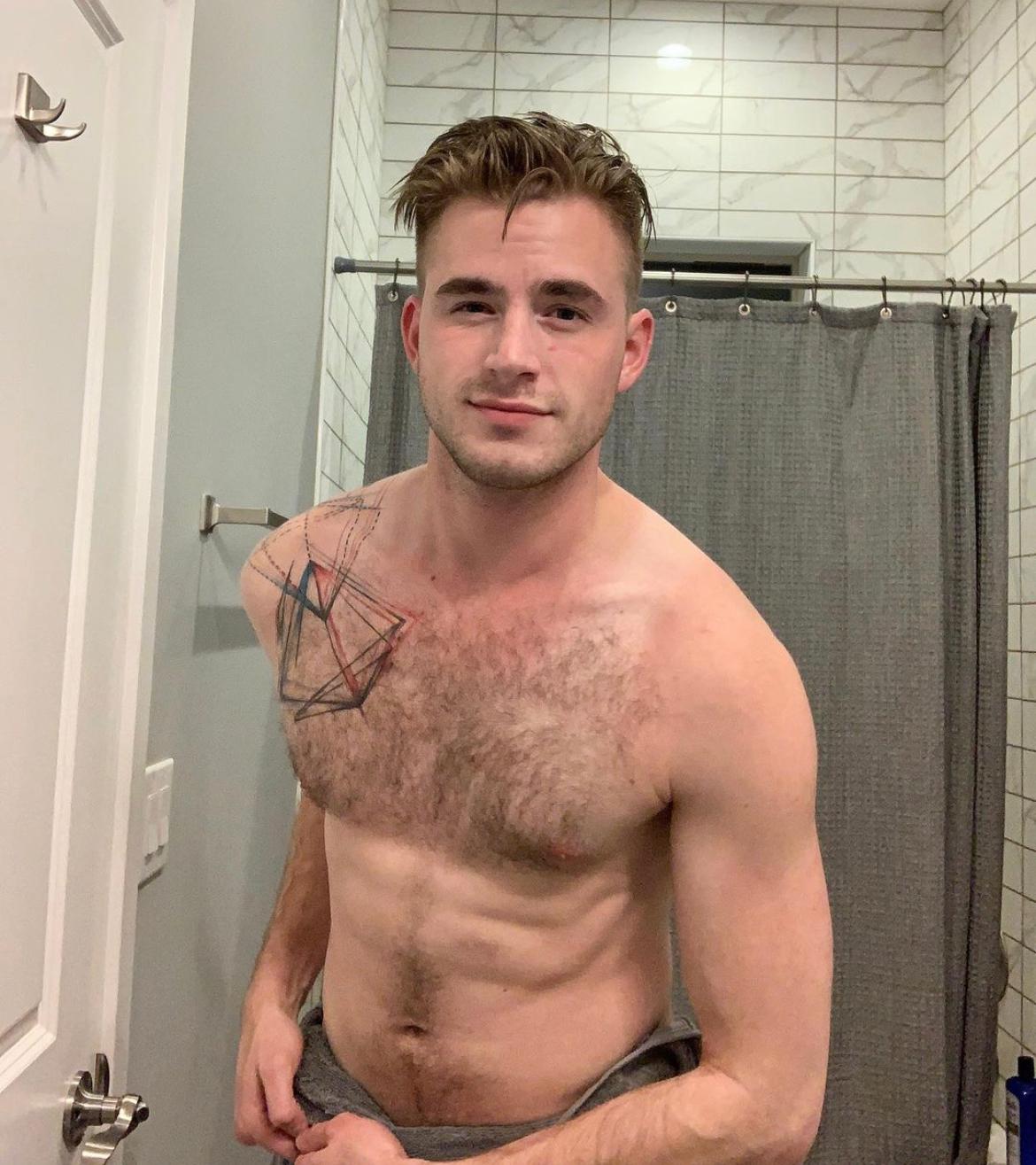 <b>Joey Jay Shirtless & Sexy.</b>