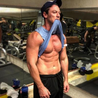 <b>Luke Evans – Hot, Gay, Talented and Single?</b>
